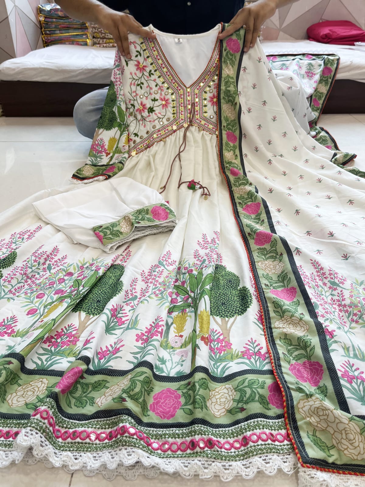 WHITE VOLUMINOUS ANARKALI SUIT SET