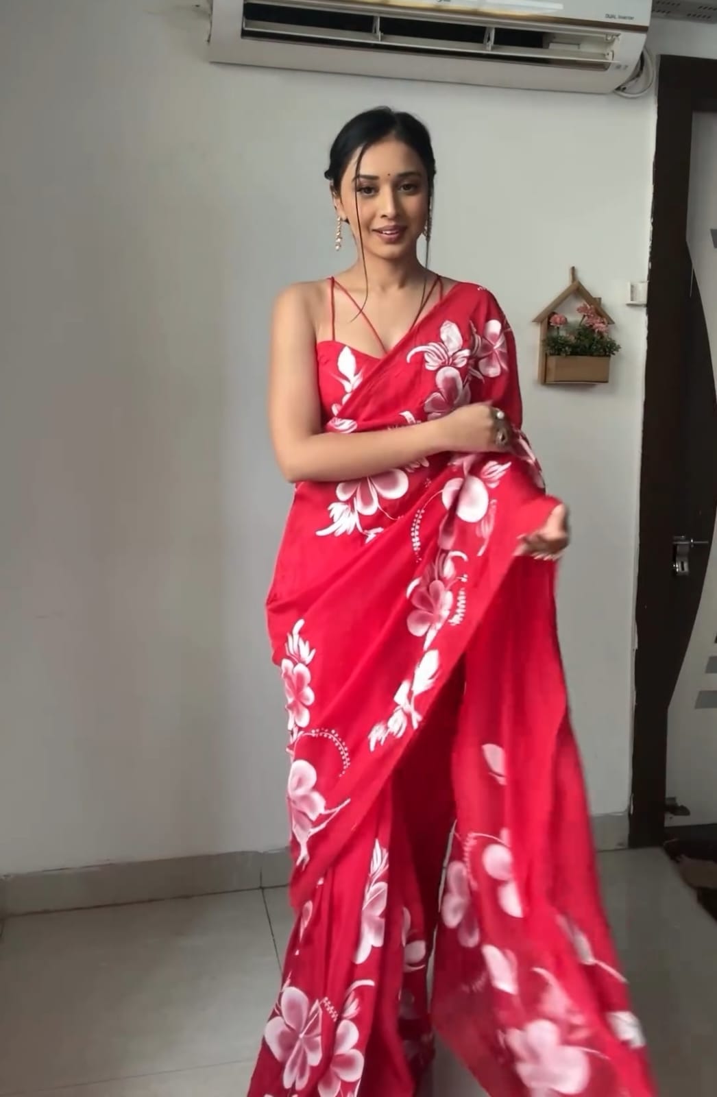 Women Floral Print Pre-Stitched Saree