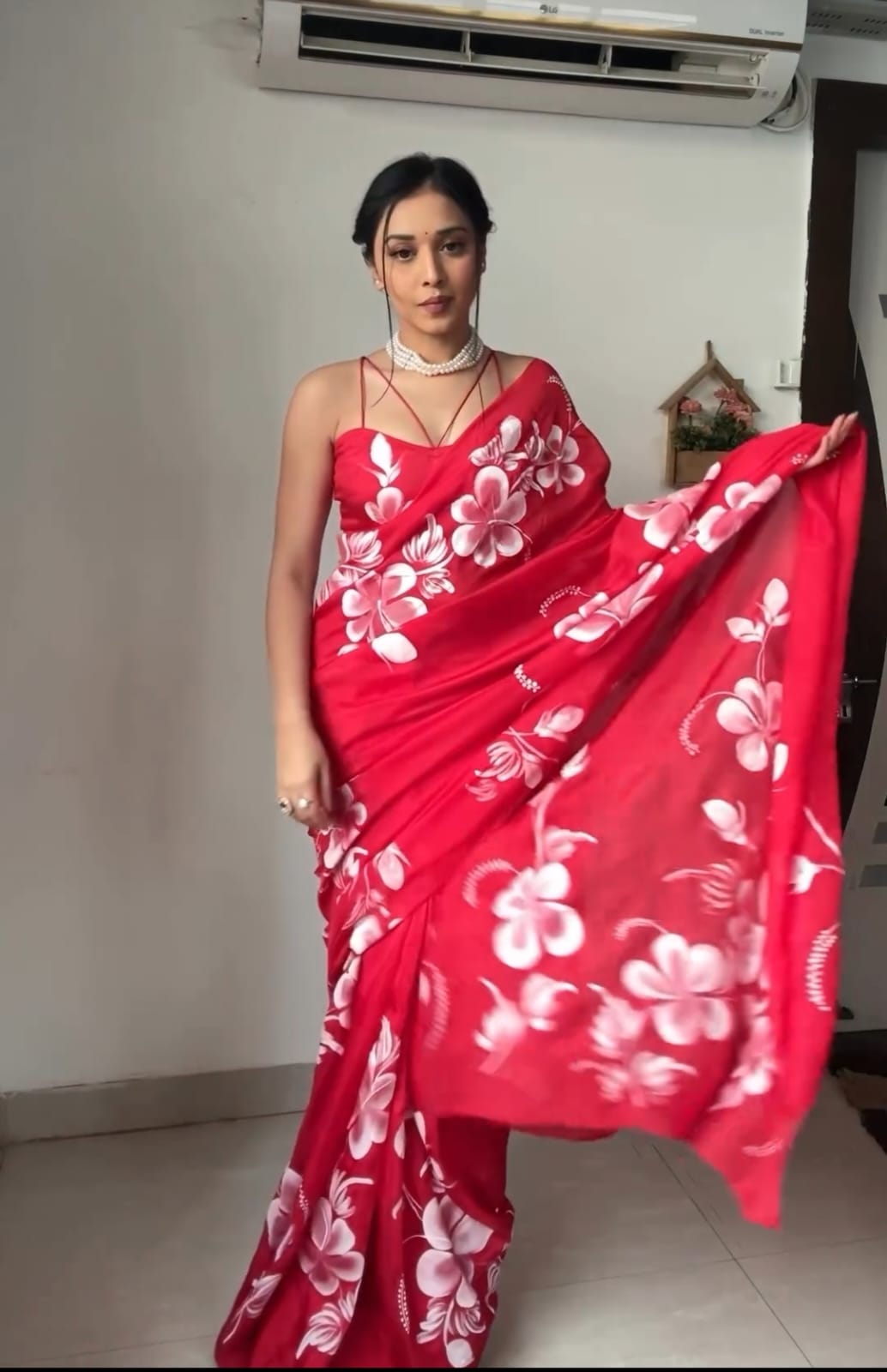 Women Floral Print Pre-Stitched Saree